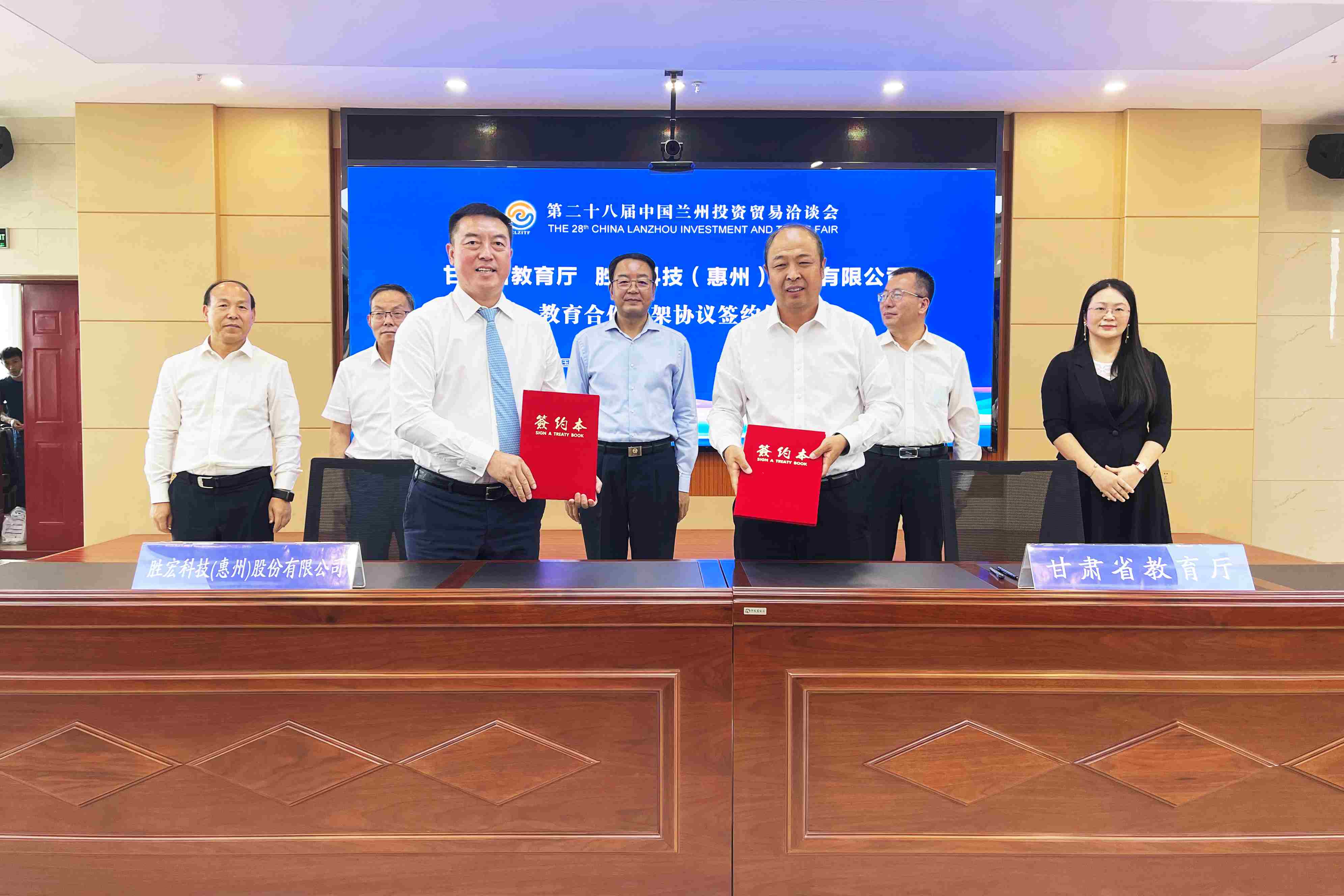 713贵宾会官网科技与甘肃教育厅签署人才培养战略合作协议